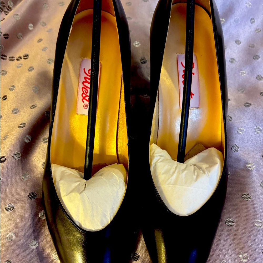 NEW” Nine West black leather - size 5-1/2 with - 2-1/2” heels.